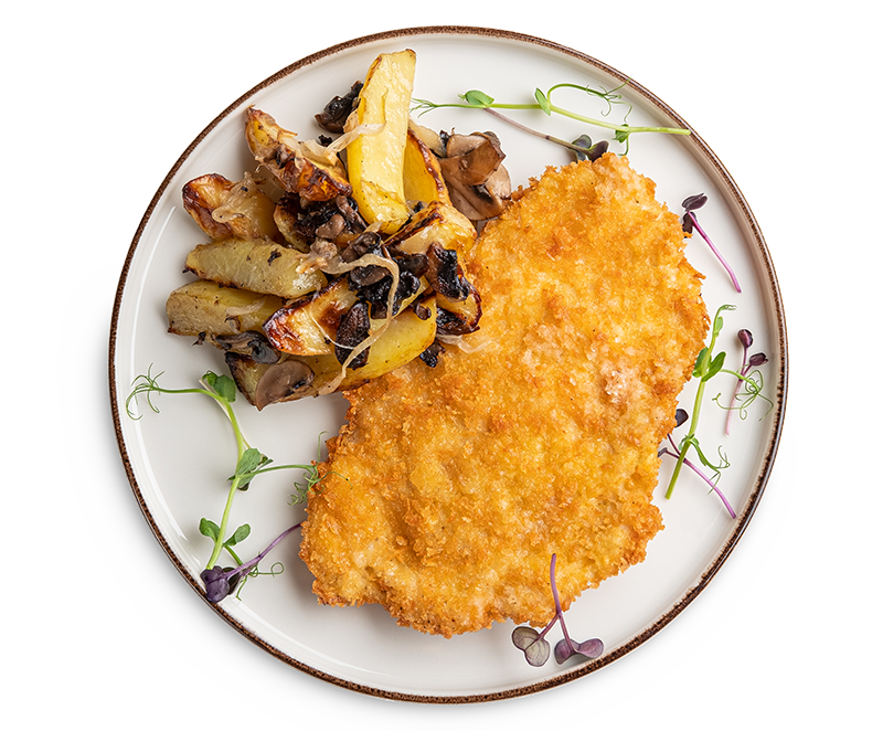 schnitzel mit Bratkartoffeln auf einem Teller